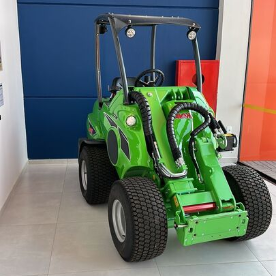 Pá‑Carregadeira Compacta Articulada Avant 635i GT Diesel Zero Hora