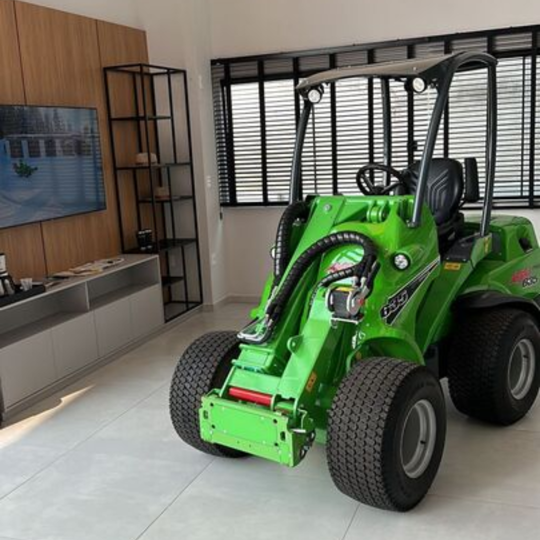 Pá-Carregadeira Compacta Cabine Aberta