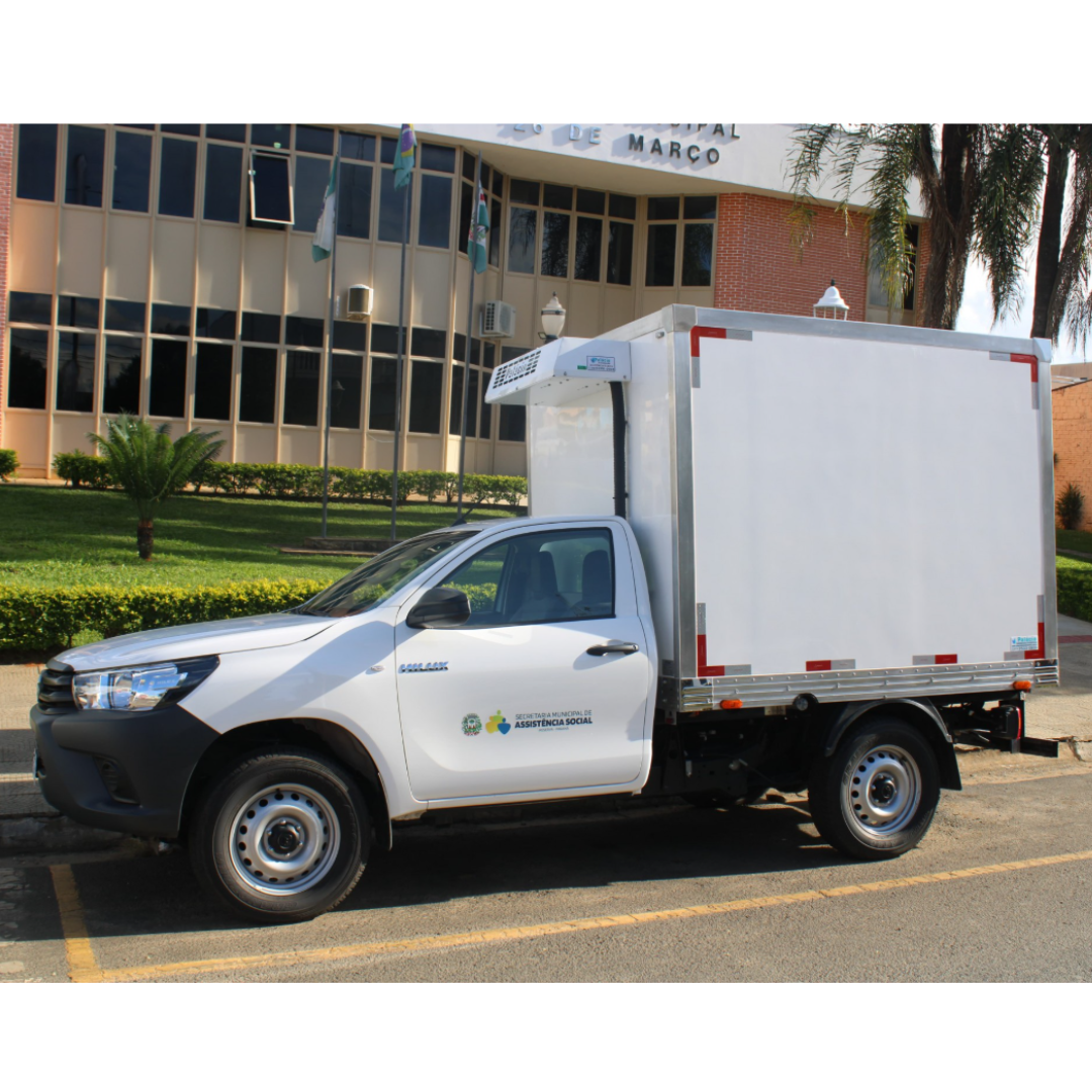 Veículo Utilitário Tipo Caminhonete Pick-Up Cabine Simples com Baú - Toyota Hilux