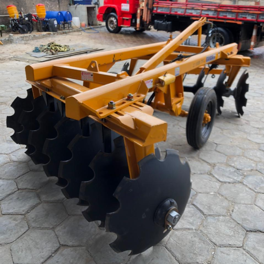 Grade Aradora De Arrasto 14 Discos De 28” – Modelo Intermediário Com Controle Remoto