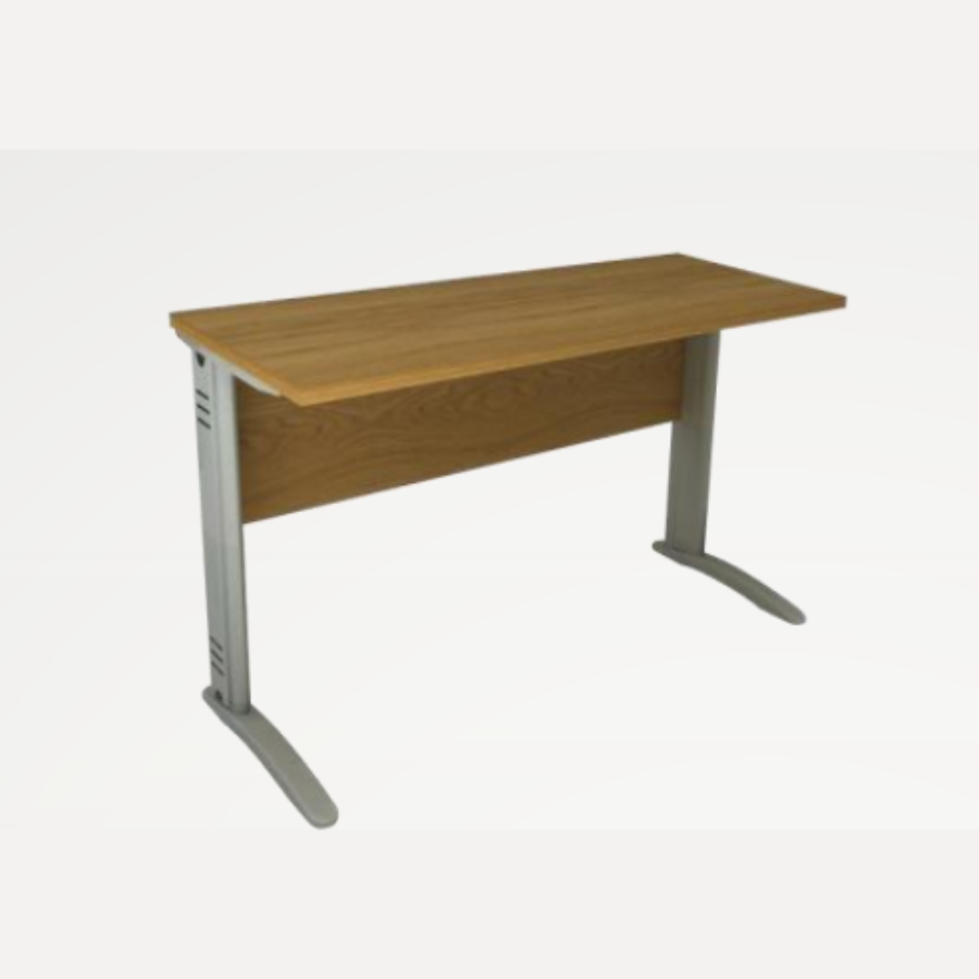 Mesa de Trabalho Retangular com Calha "J" Metálica Pés Metálicos 1200x600x740mm